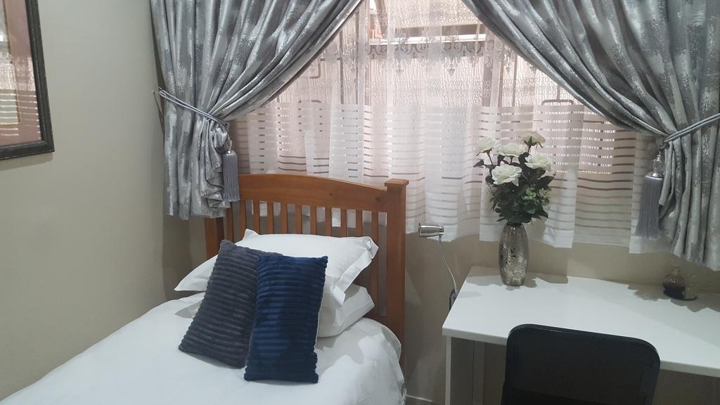 Kings Halt Hotel Bloemfontein Buitenkant foto