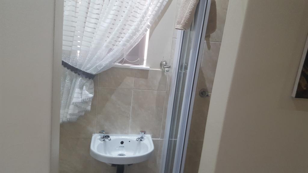 Kings Halt Hotel Bloemfontein Buitenkant foto